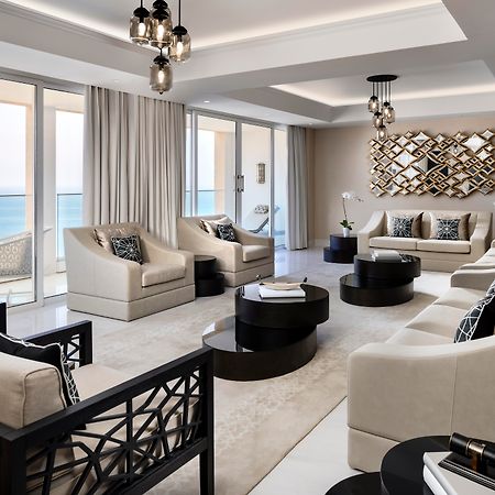 Fairmont Fujairah Beach Resort Dibba Exterior foto A living room in a luxury apartment